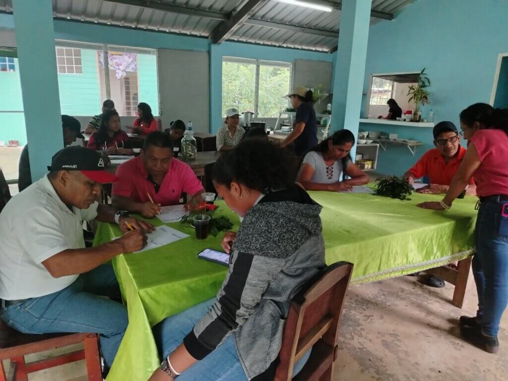 Panamá. Estudiantes de Ciencias de la Familia realizan servicio social en la comunidad de Vaquilla. 